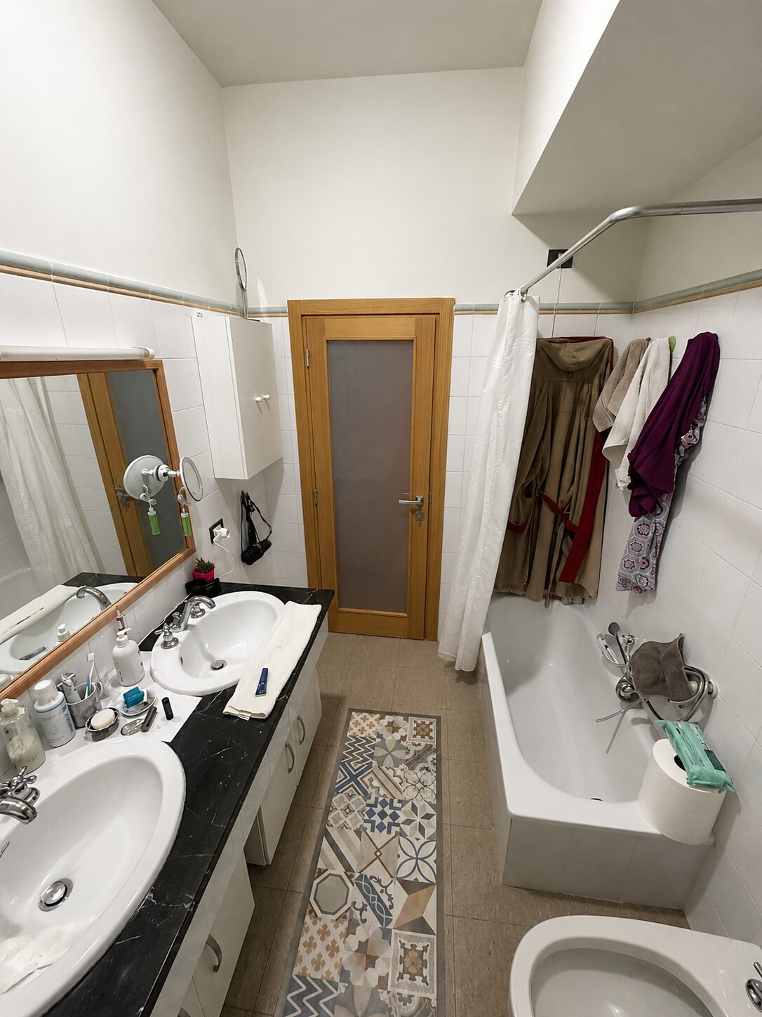 Stato originale del bagno prima dell'intervento SPC overlay — piastrelle e rivestimenti vecchi, Ostra Vetere