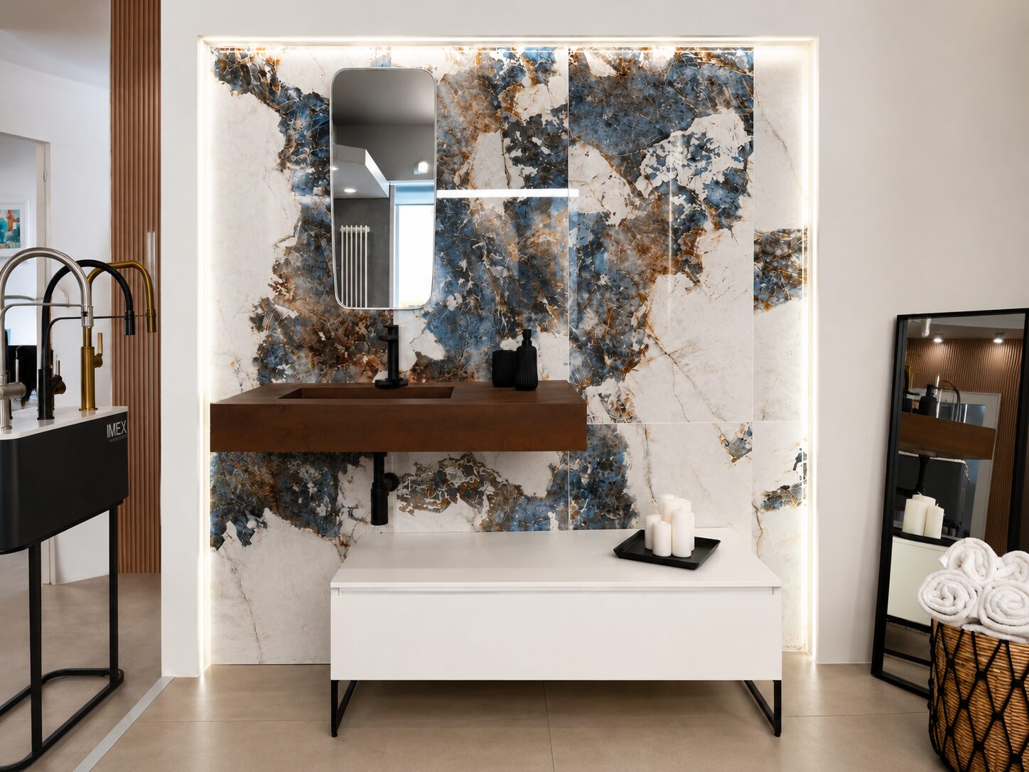 Showroom Fratelli Venturi a Ostra Vetere — Sala esposizione arredo bagno e pavimenti in Borgo Cavour 14