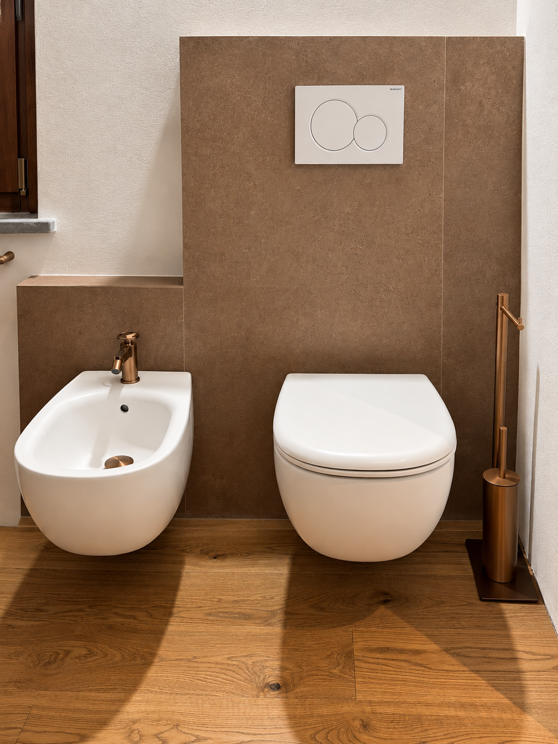 Ristrutturazione bagno rose gold — mobile lavabo sospeso finitura noce con ciotola Globo bianco opaco — Fratelli Venturi
