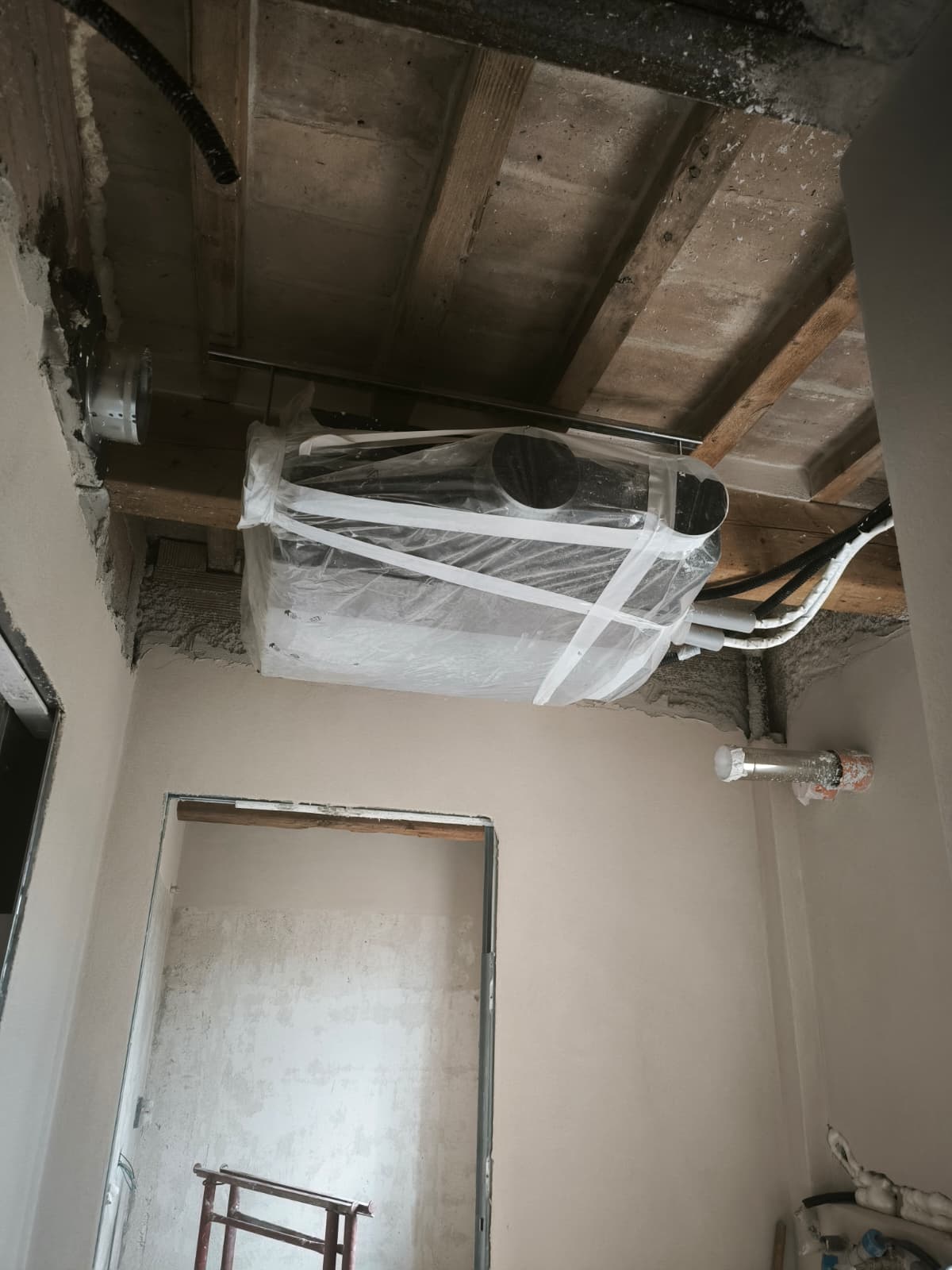 Impianto VMC canalizzato (ventilazione meccanica controllata) in fase di installazione — ristrutturazione completa, provincia di Ancona — Fratelli Venturi